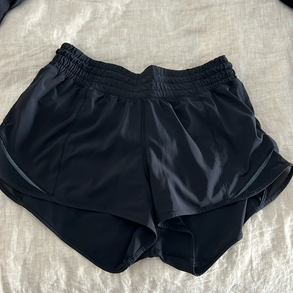 Lululemon high rise hotty hot shorts size 4 black